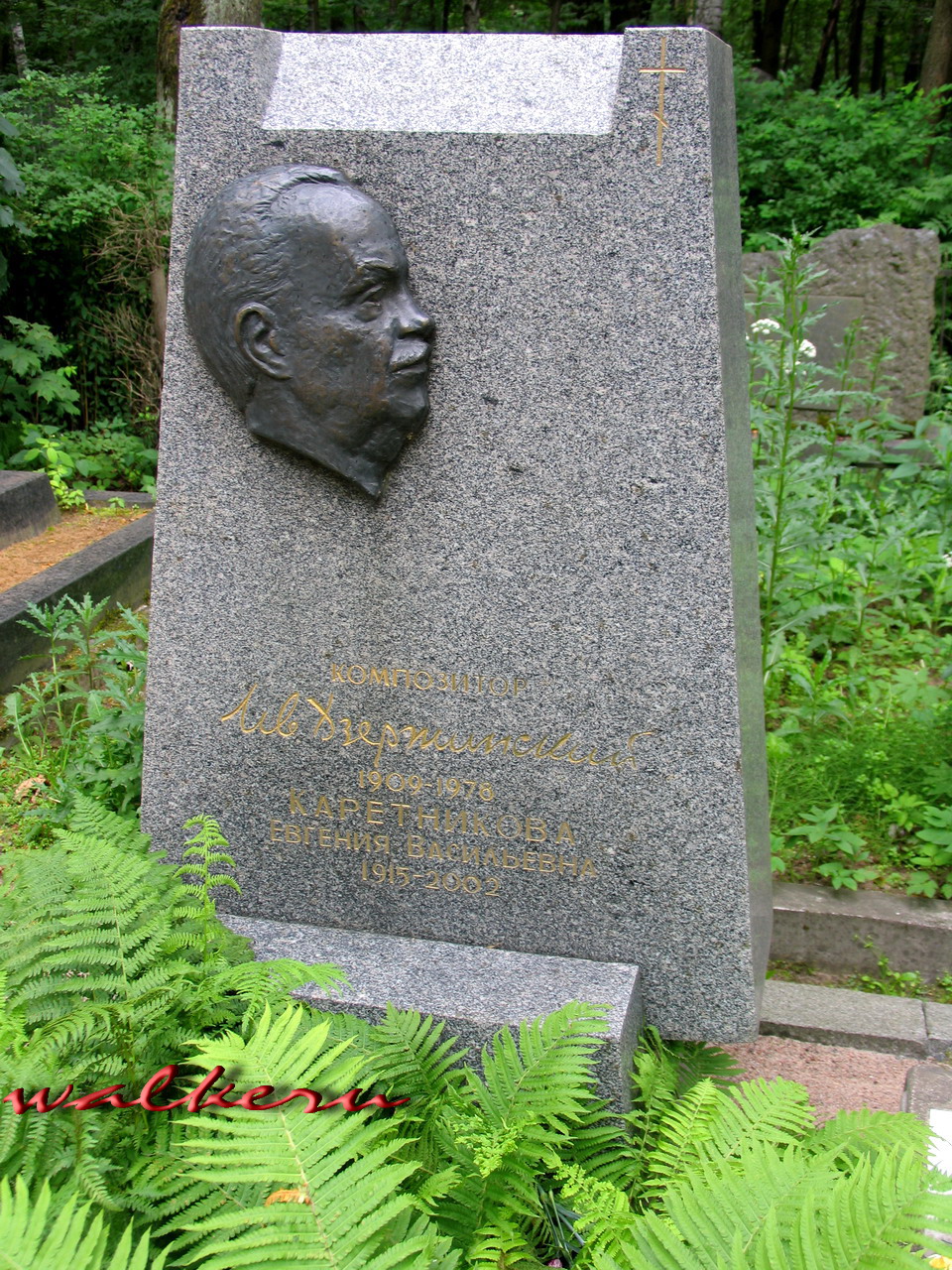 Могила ДЗЕРЖИНСКОГО И.И. на Богословском кладбище