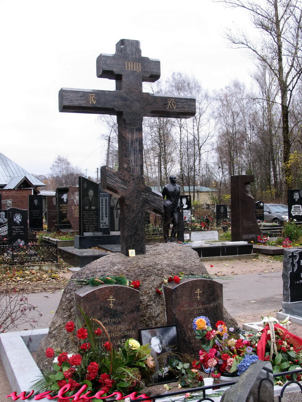 Могила Лаврова К.Ю. на Богословском кладбище