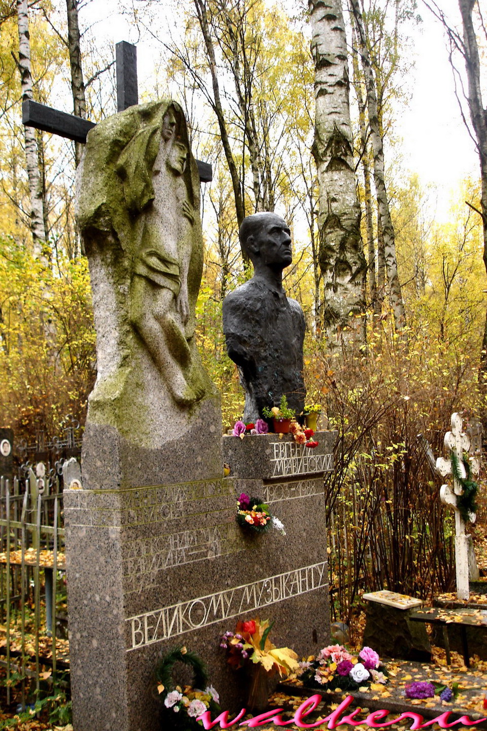 Могила Мравинского Е.А. на Богословском кладбище