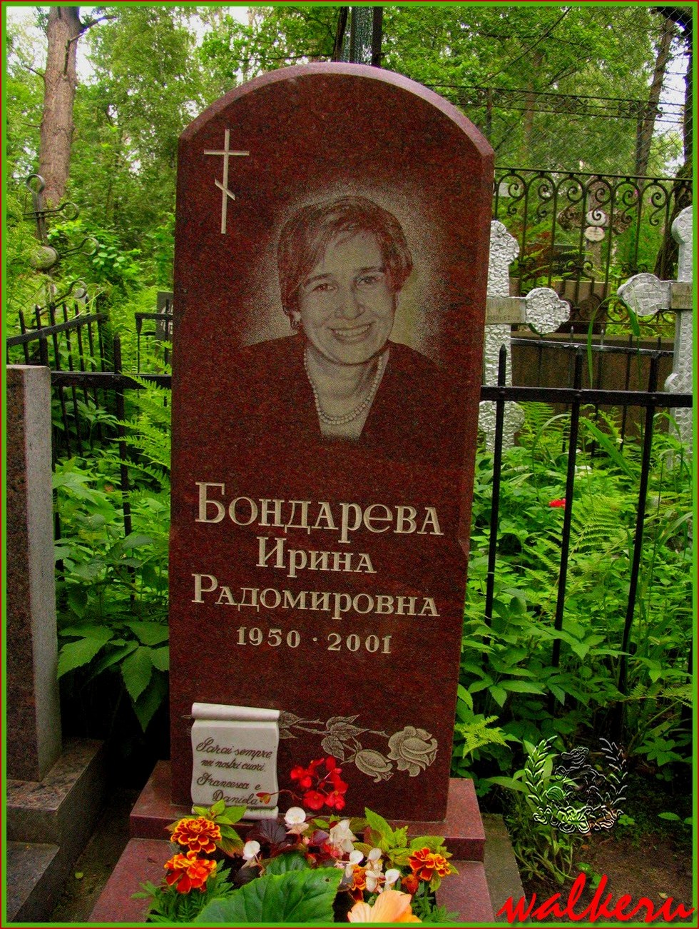 Могила Бондаревой И.Р. на Большеохтинском кладбище