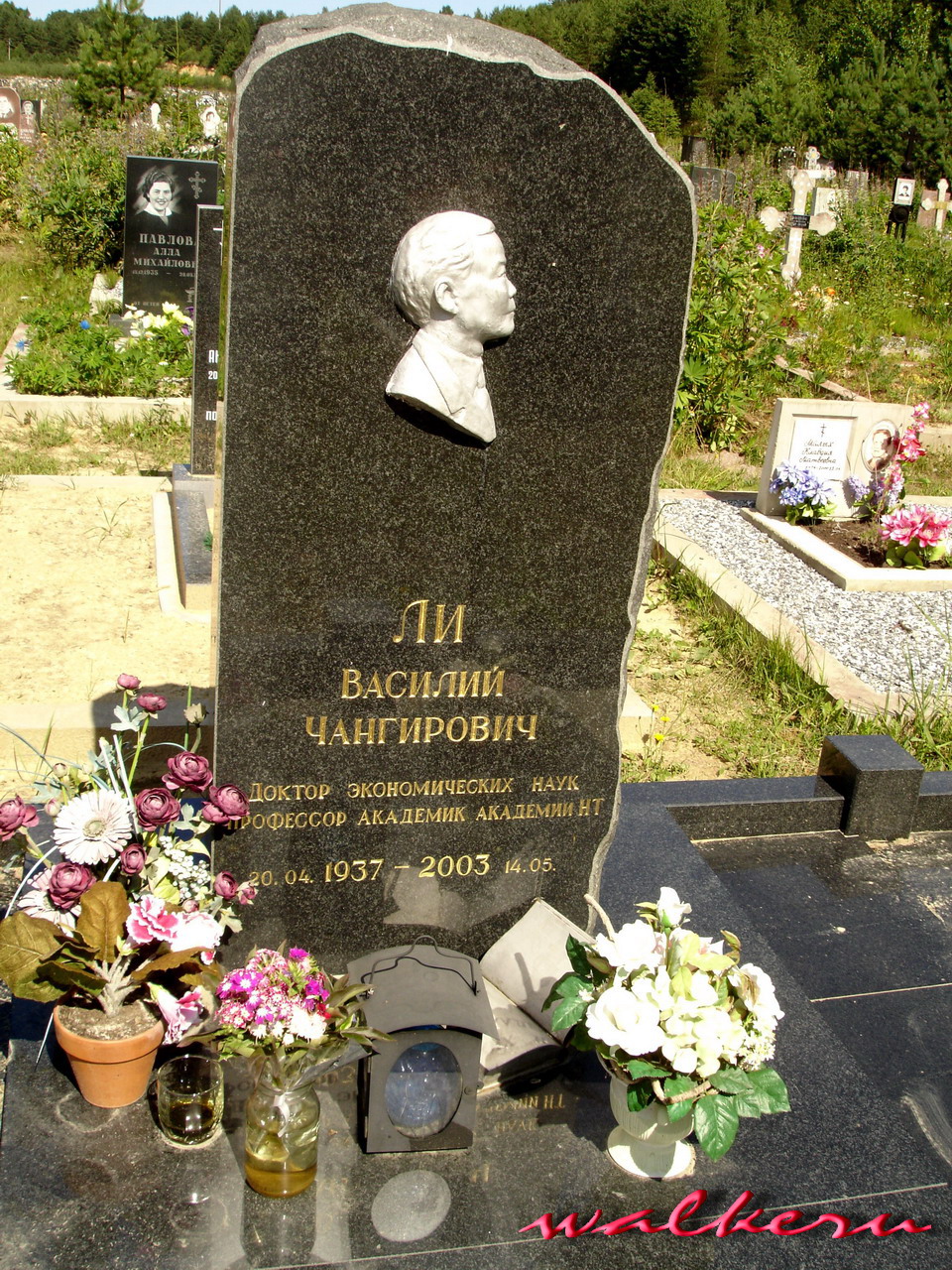 Могила ЛИ В.Ч. на Кузьмоловском кладбище