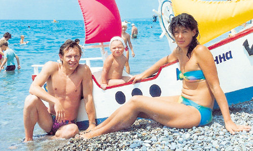 Алексей со второй супругой Полиной и дочкой Настей на отдыхе в Сочи (1994 г.)
