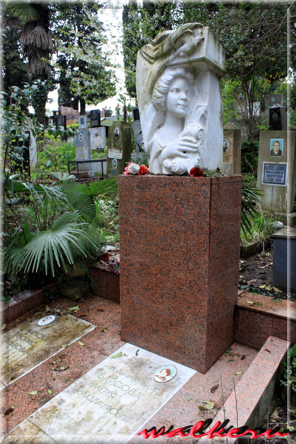 Могила Барсовой В.В. на Сочинском кладбище