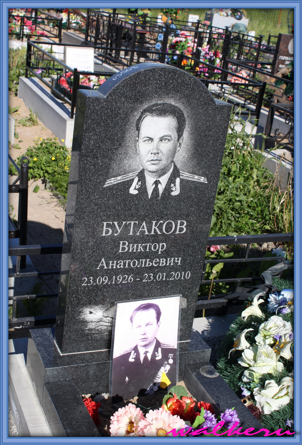 Могила Бутакова В.А. на Шушарском кладбище
