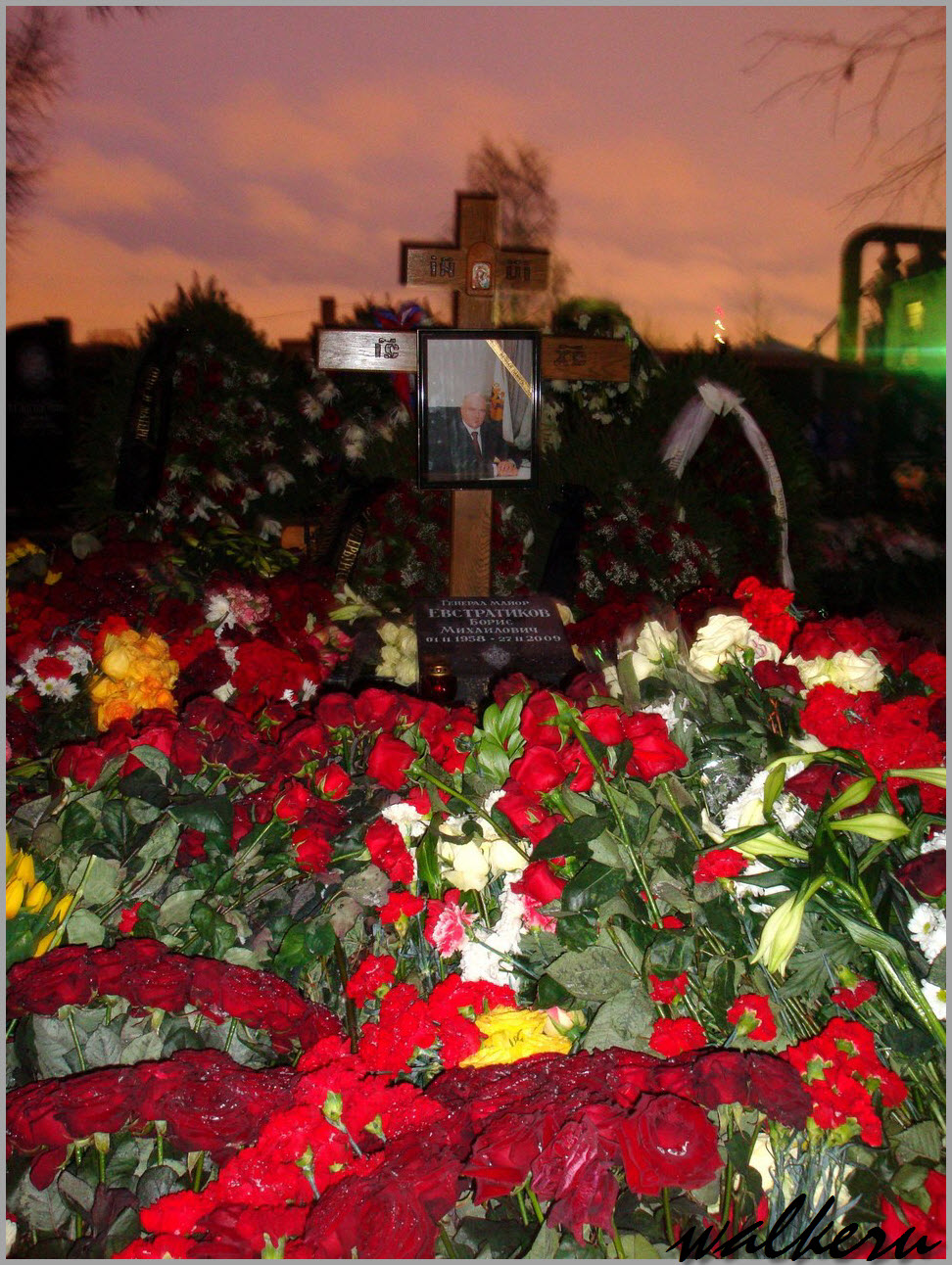 Могила Евстратикова Б.М. на Серафимовском кладбище